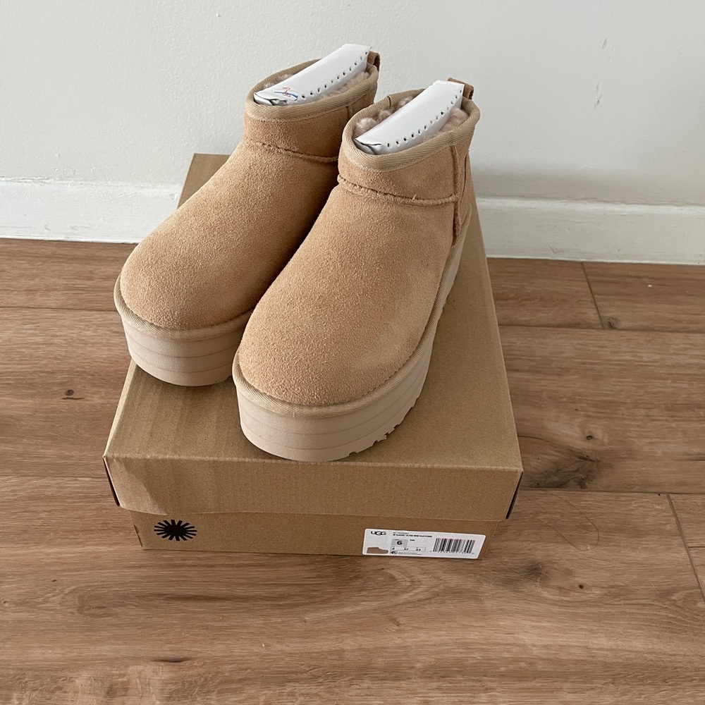 Ugg Classic Ultra Mini Platform in Driftwood Women Size 6/37
